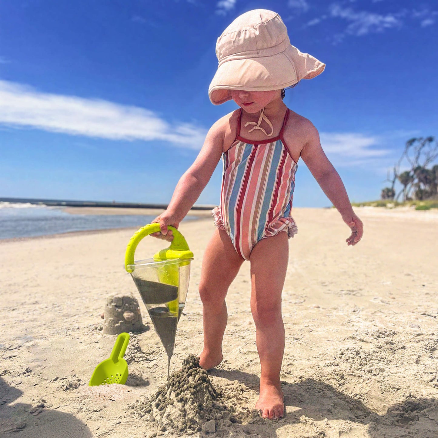 Spilling Funnel Sand and Water Mixing Toy